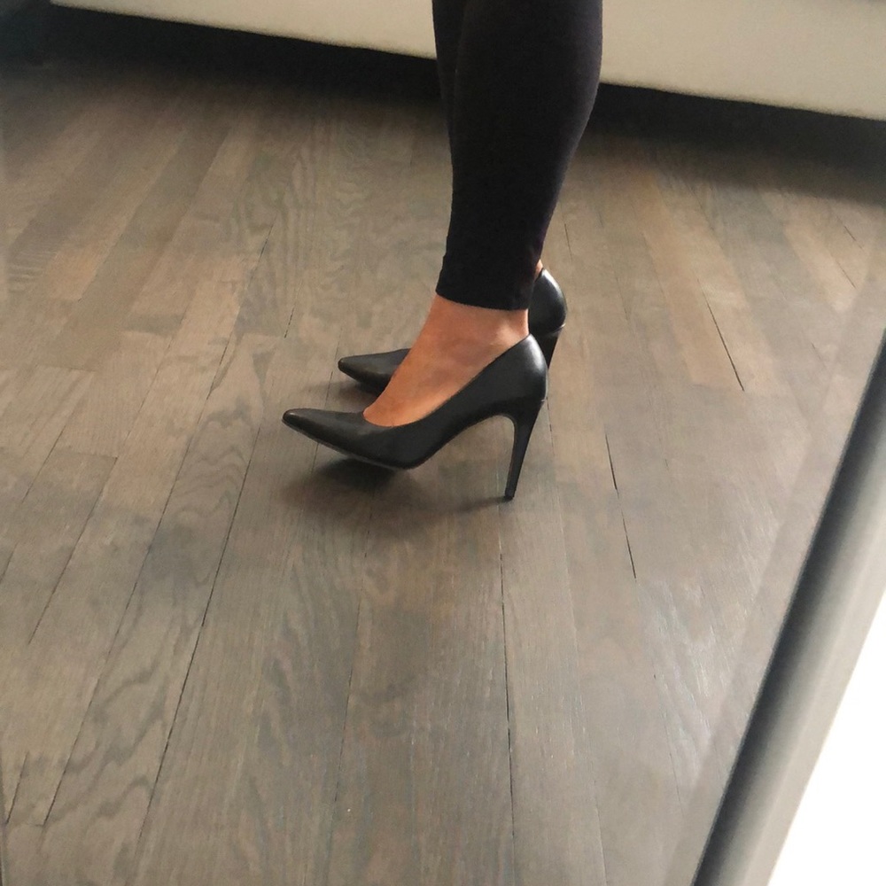 Black Pumps